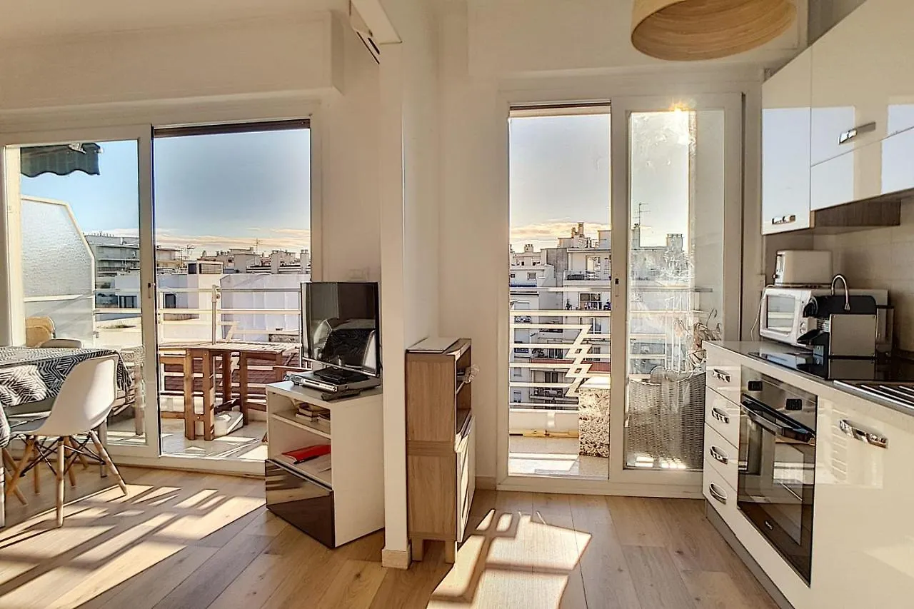 아파트 L'Aiglon Appartement Airco In The Town Center For 4 By Sunset 앙티브